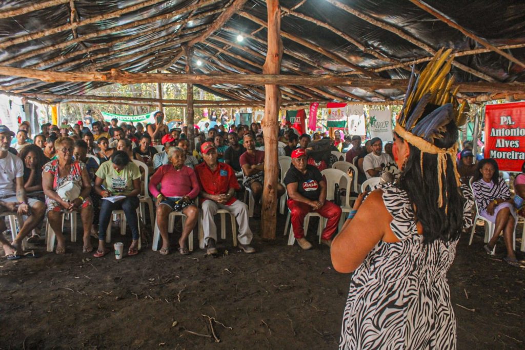O evento reuniu mais de 300 pessoas, entre camponeses, povos indígenas, quilombolas, quebradeiras de coco babaçu, pescadores artesanais, ribeirinhos, estudantes, pesquisadores e organizações da sociedade civil. Foto: CPT Araguaia-Tocantins.