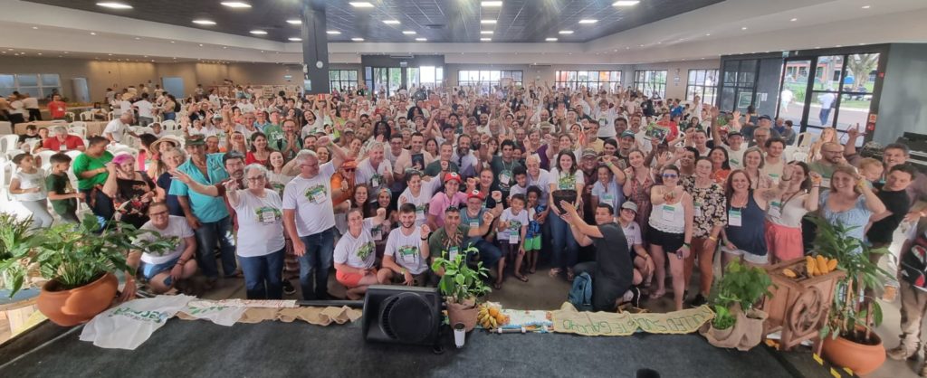 Representantes da comissão organizadora do ENA apresentaram a logomarca e a estrutura organizativa da 5ª edição do Encontro, que acontecerá em 2026, em Foz do Iguaçu (PR).