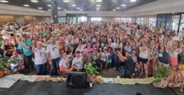 Representantes da comissão organizadora do ENA apresentaram a logomarca e a estrutura organizativa da 5ª edição do Encontro, que acontecerá em 2026, em Foz do Iguaçu (PR).