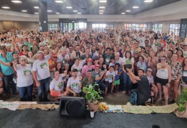 Representantes da comissão organizadora do ENA apresentaram a logomarca e a estrutura organizativa da 5ª edição do Encontro, que acontecerá em 2026, em Foz do Iguaçu (PR).