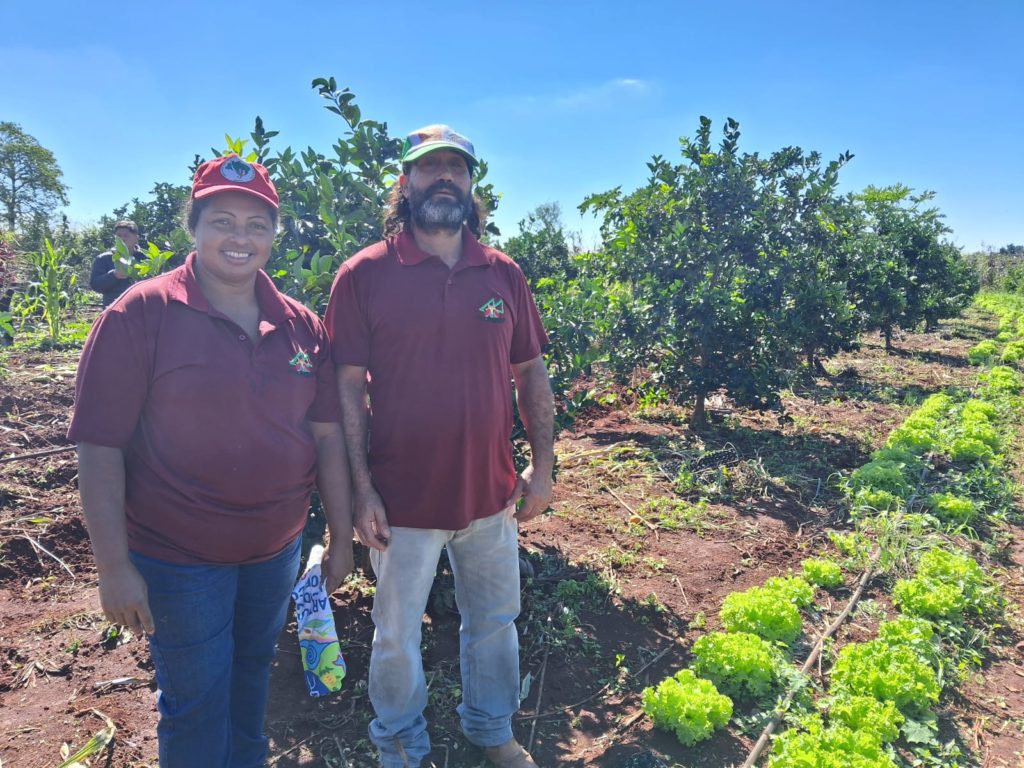 Rozilda e Clair Siqueira no SAF que alimenta a agroindústria do casal. Foto: Paula Vianna
